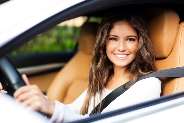 Woman driving car - defensive driving tips - Texas