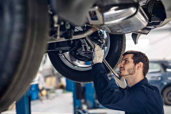 Mechanic working on car - Auto Repair Shop Insurance 