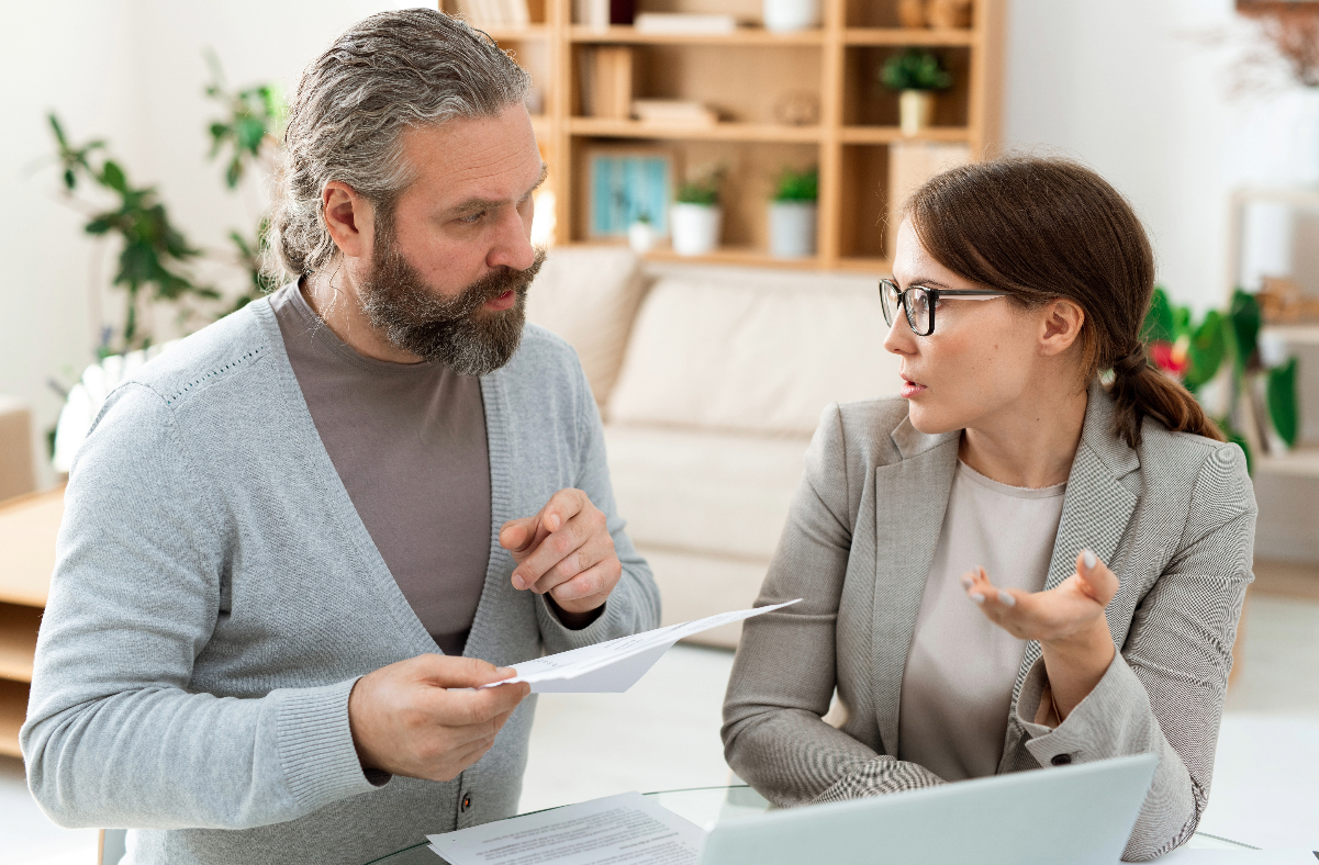 Man and women discuss differences between commercial umbrella and commercial excess liability policies 