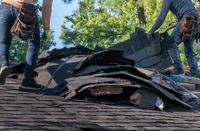 Men repairing roof - Storm Season Home Insurance